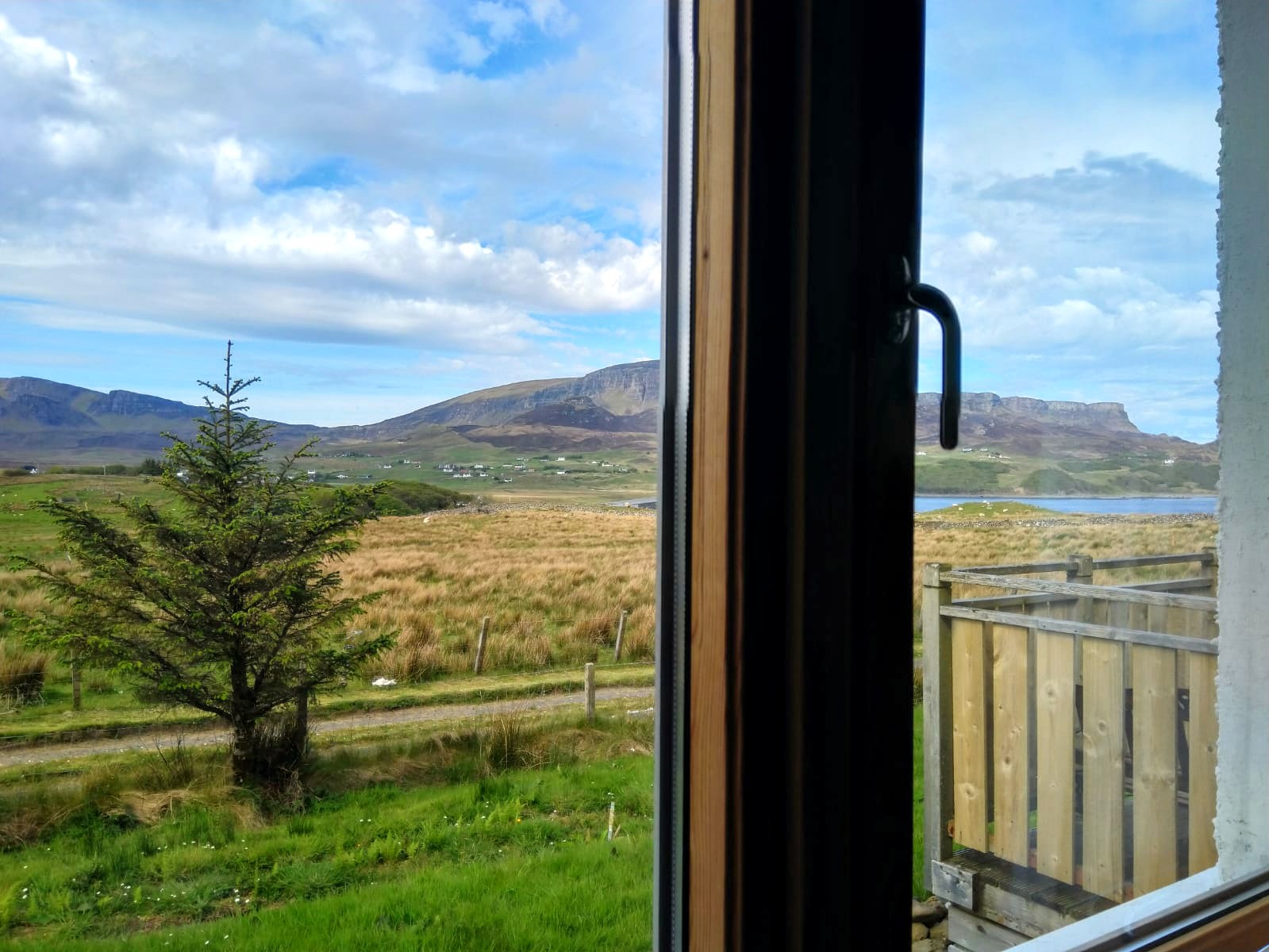 Staffin bed and breakfast Isle of Skye Tigh-Na-Mara view of The Quiraing and Staffin Bay  